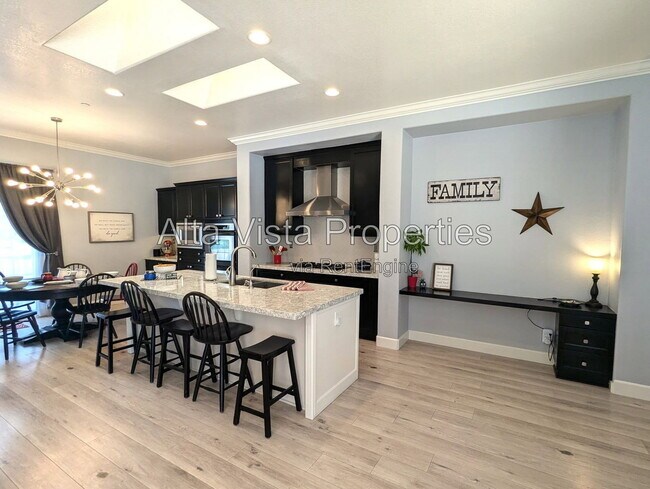 Building Photo - 9129 White Alder Ct