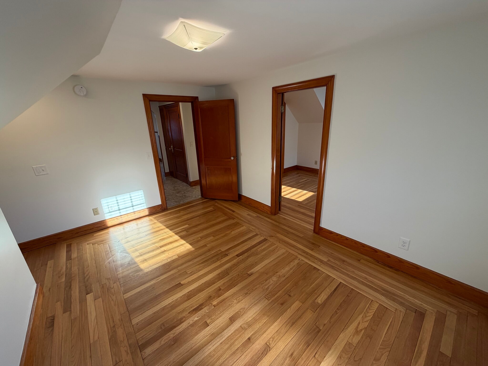 Building Photo - 964 Wellington Rd