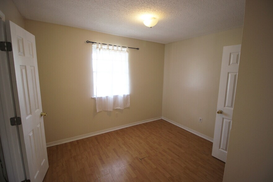 Building Photo - 176 Rosalie Dr
