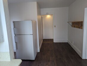 Building Photo - $1200 - I Bedroom 1 Bathroom Apartment - N...