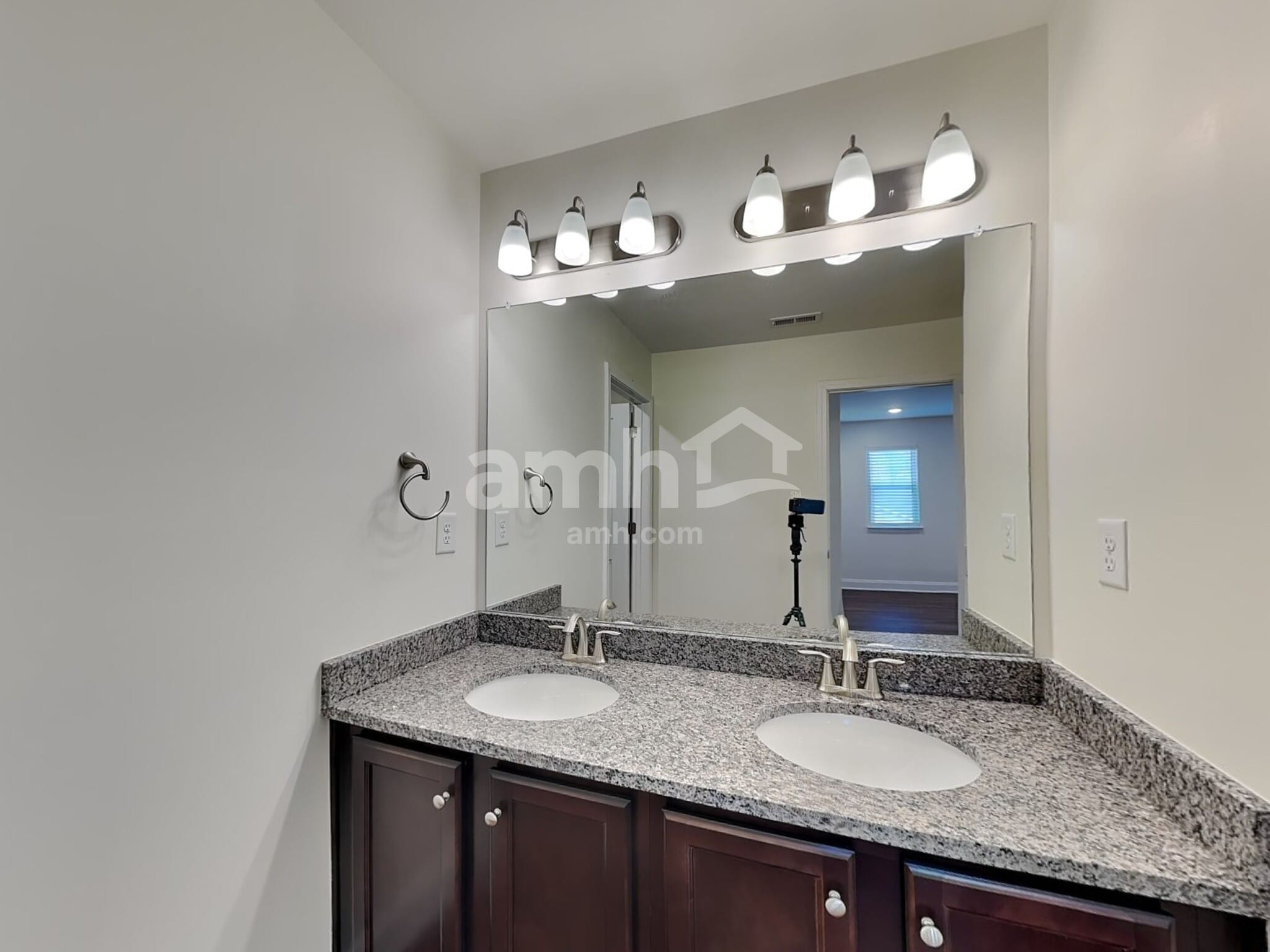 Building Photo - 4905 Canyon Creek Way