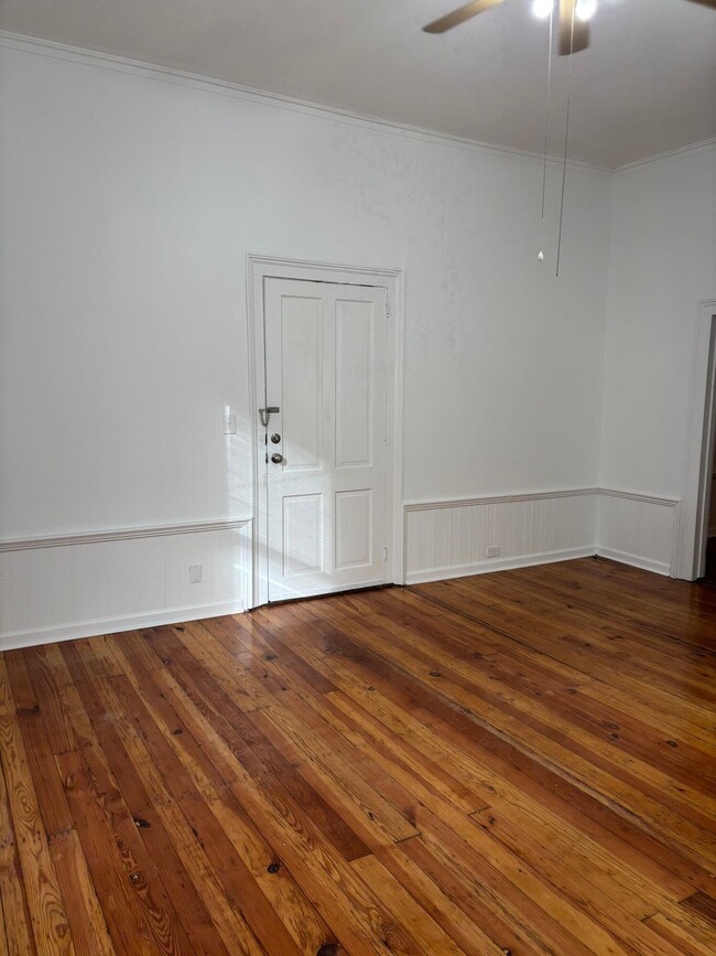 Building Photo - 403 W Hampton Ave