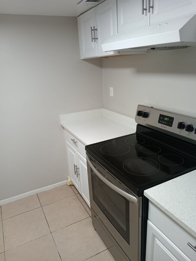 Building Photo - 1428 Holden Ave