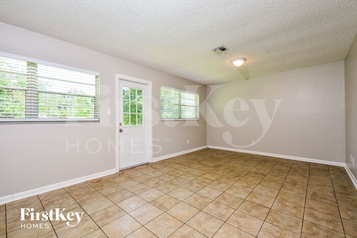 Building Photo - 656 Canal Dr
