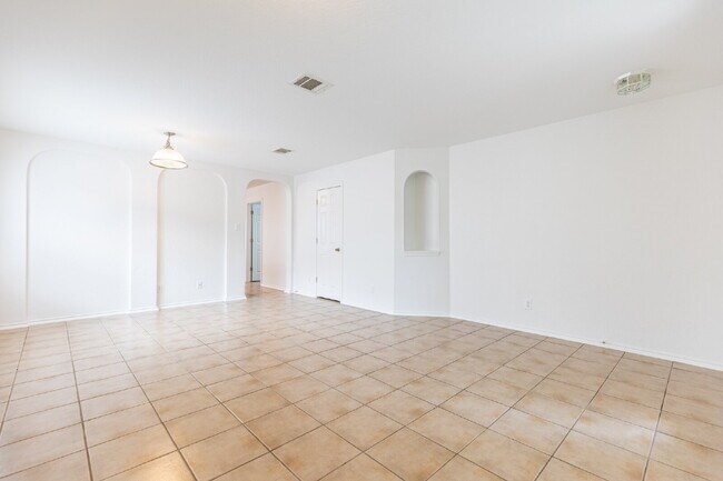 Building Photo - 2476 Medina Dr