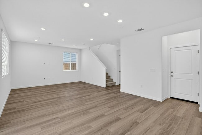 Building Photo - 56 Daytona Ct