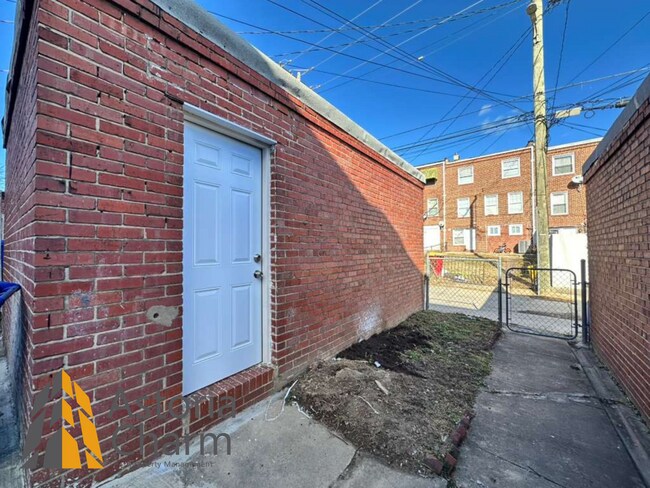 Building Photo - 3 Bedroom Home with Porch, Garage, and Finished Basement