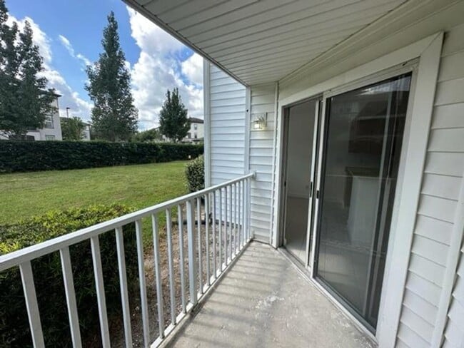 Building Photo - Newly renovated First floor, 1 Bedroom condo in the gated community of Lexington Place.