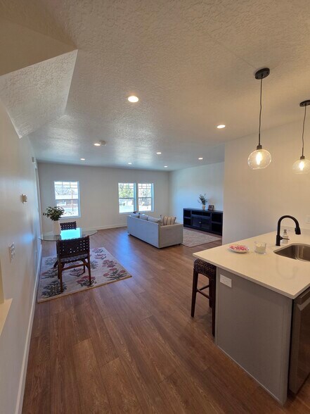 Building Photo - 7613 S 300 E