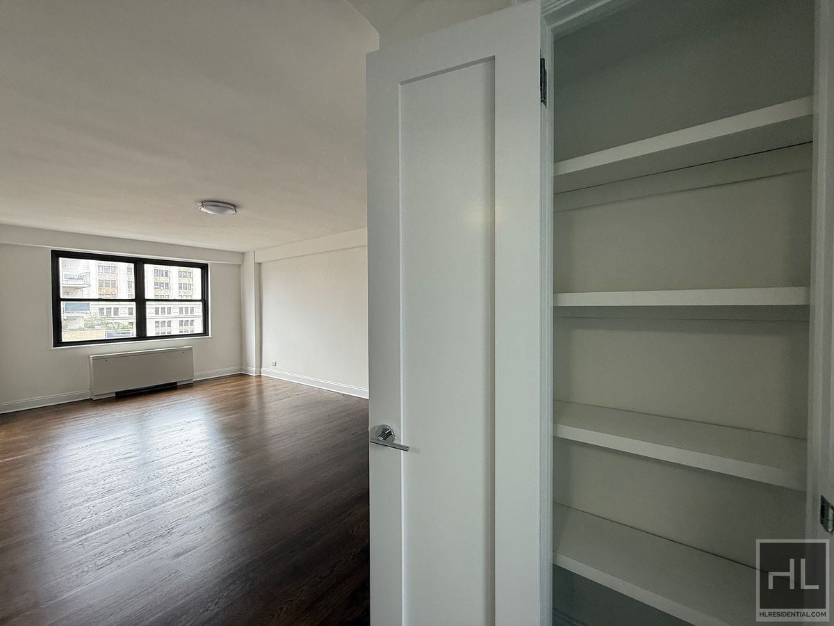 Building Photo - E 16 ST