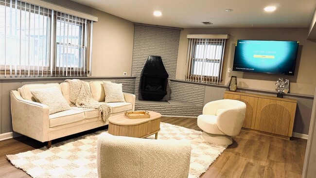 Building Photo - 9323 80th Ct