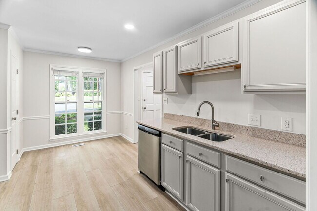 Building Photo - Stylish & Fully Updated 2-Bedroom Townhous...