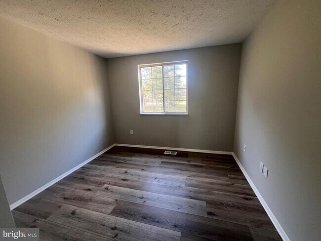 Building Photo - 132 Savannah Ct