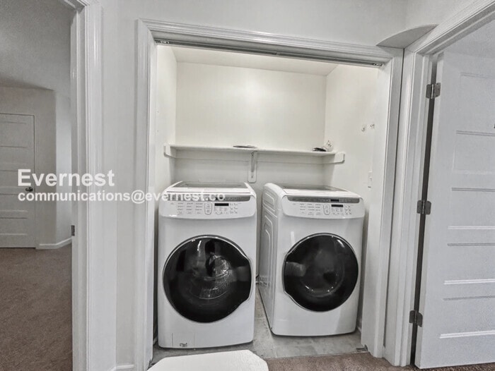 Building Photo - 102 Ridgeway St