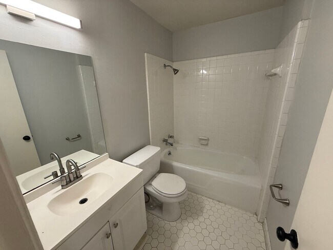 Building Photo - 5618 B St