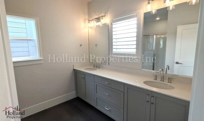 Building Photo - 13728 SW 166th Ave