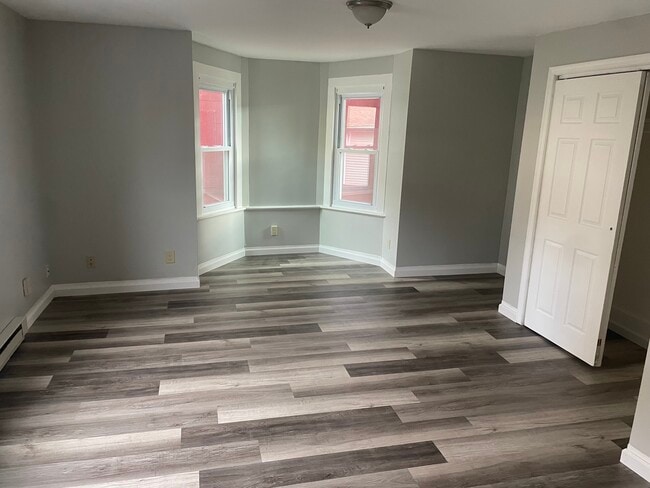 Building Photo - 633 Main St