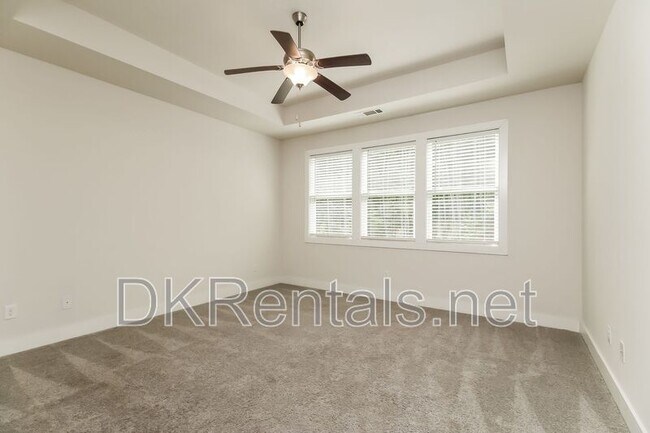 Building Photo - 140 Stewart Glen Dr