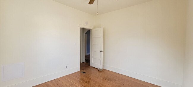 Building Photo - 3 bedroom 2 bath home