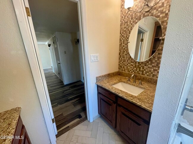 Building Photo - 9004 Lait Dr