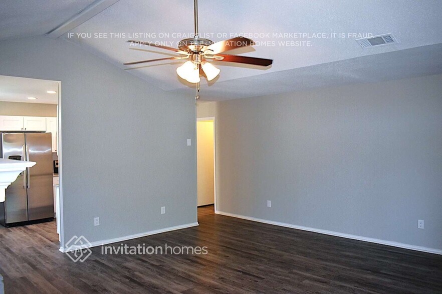 Building Photo - 1111 Hidden Creek Dr