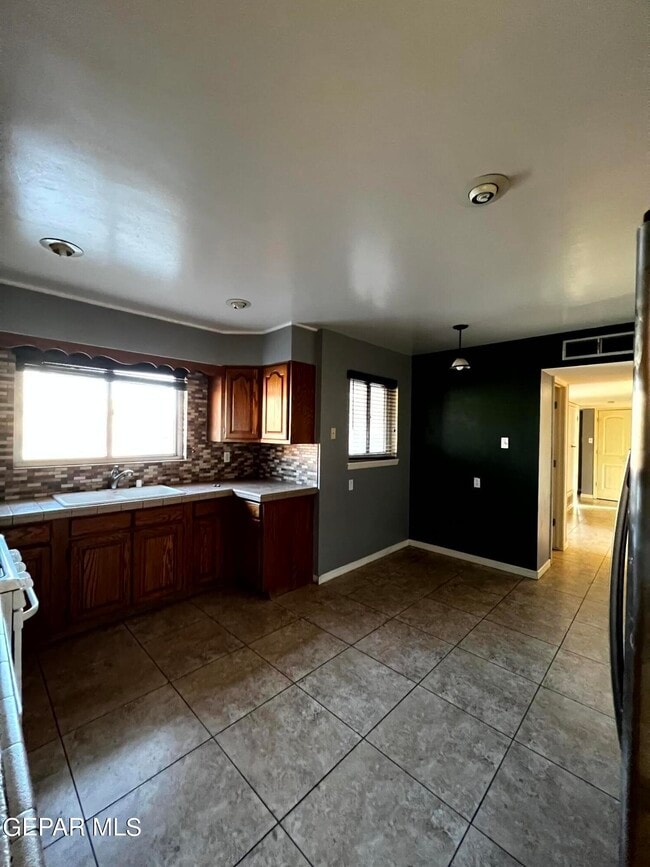 Building Photo - 112 De Leon Dr