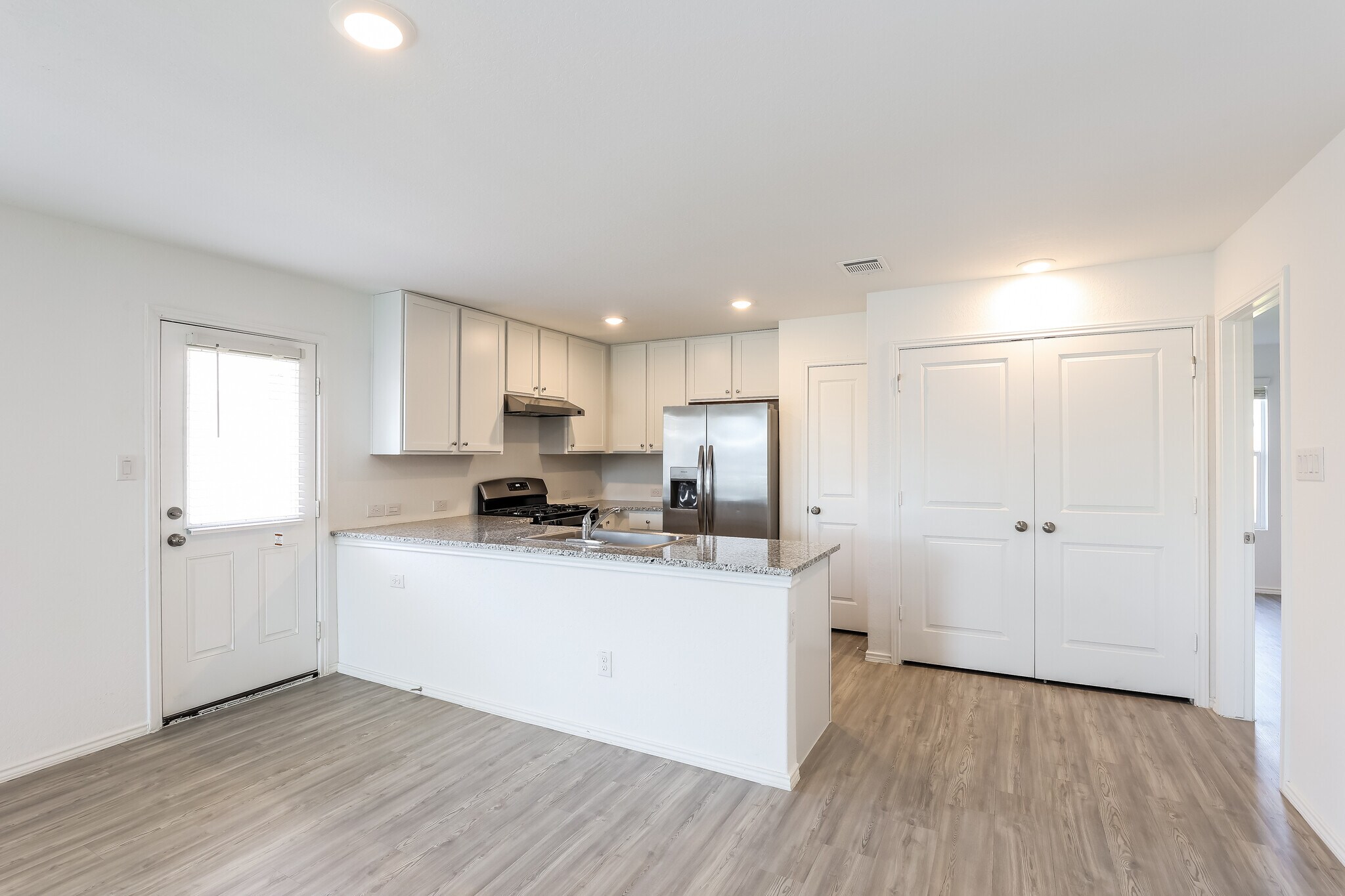 Building Photo - 2807 Gustavo Dr