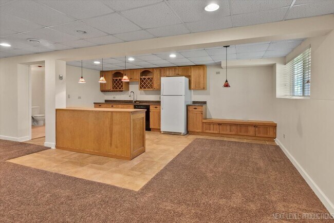 Building Photo - 910 Genesee Dr