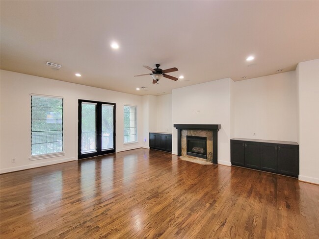 Building Photo - 1605 W 14th St