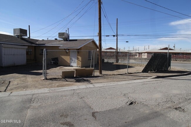 Building Photo - 8903 Old County Dr