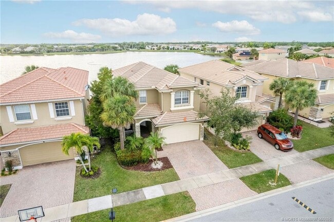 Building Photo - 979 NW Leonardo Cir