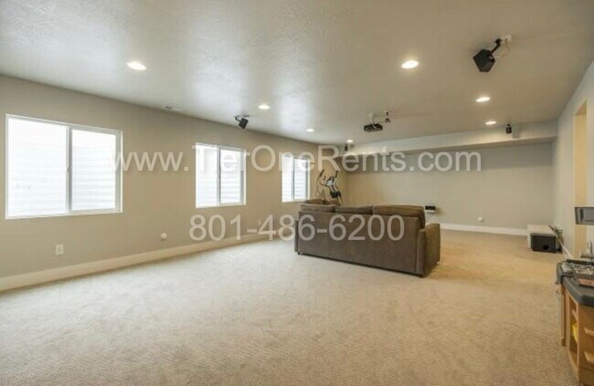 Building Photo - NO DEPOSIT option available for qualified ...