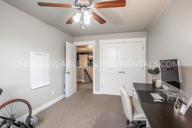 Building Photo - 1777 W Yarrow Dr