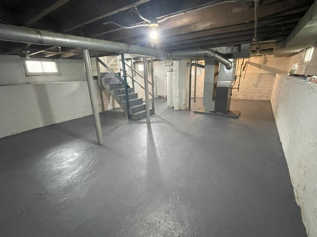 Building Photo - 53 E Lake St