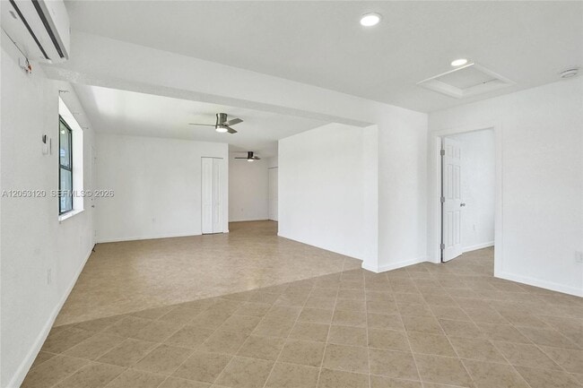 Building Photo - 2120-2122 Thomas Street Unit 2122