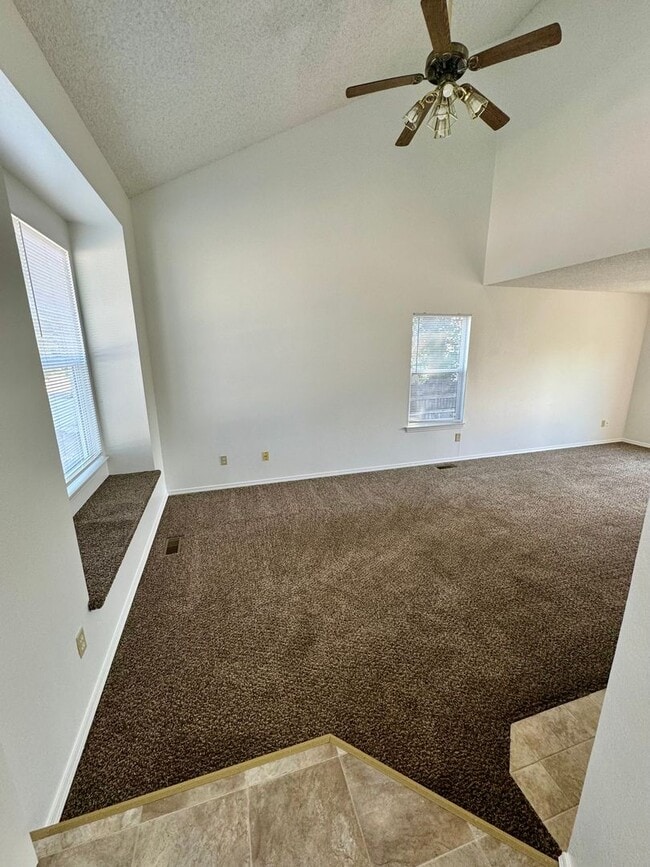 Building Photo - Lovely 3 bedroom/2 bath home in Fountain V...