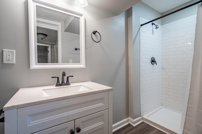 Building Photo - Gorgeous Atlanta House, Close to Parks & Amenities