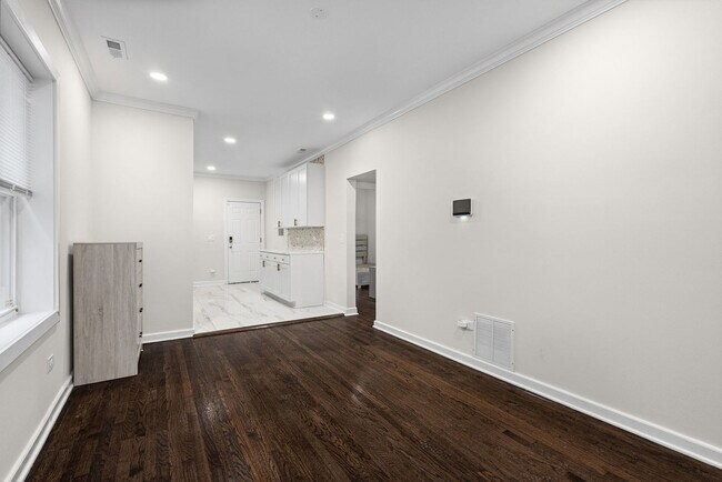 Building Photo - 1742 N Mayfield Ave