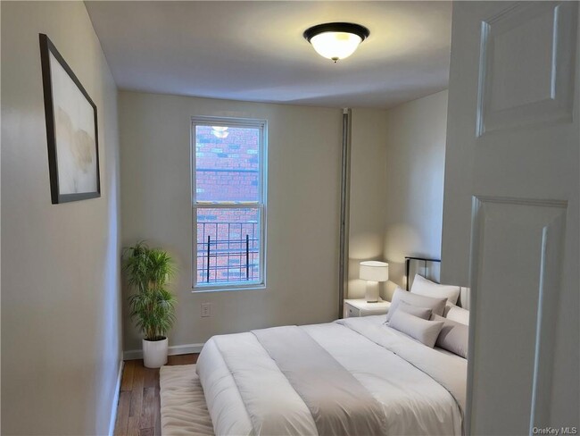 Primary Photo - 3663 Bronxwood Ave