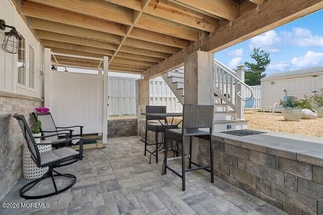 Building Photo - 124 2nd Ave