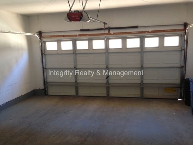 Building Photo - 1381 Royal Troon Dr