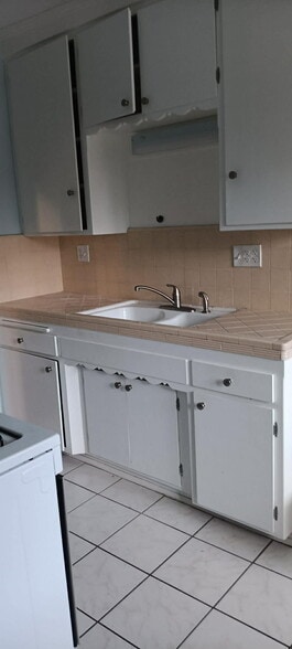 Building Photo - 194 Date Ave