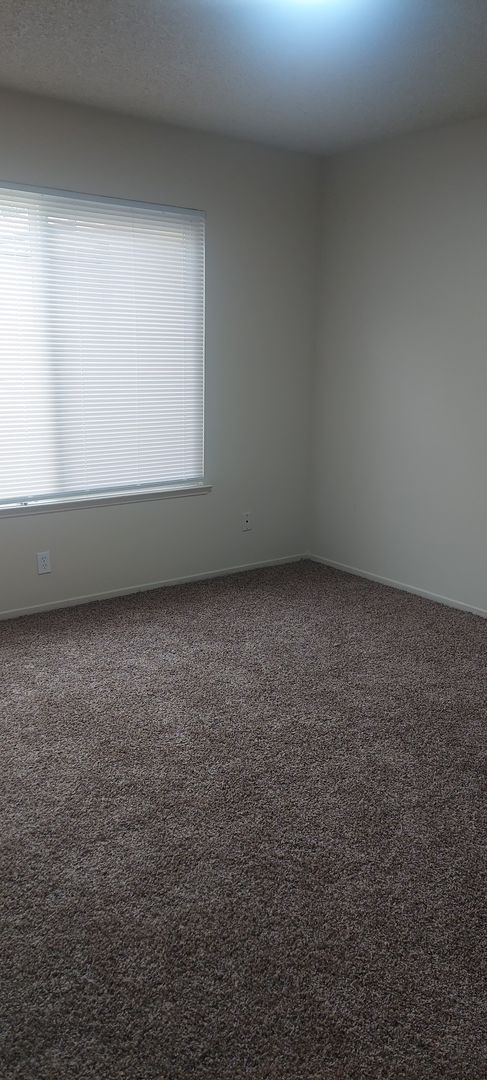 Building Photo - 1040 E Donna Dr