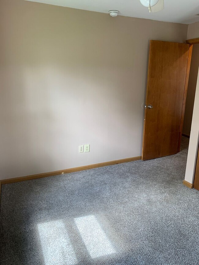 Building Photo - 3 bedroom, 2 bath house