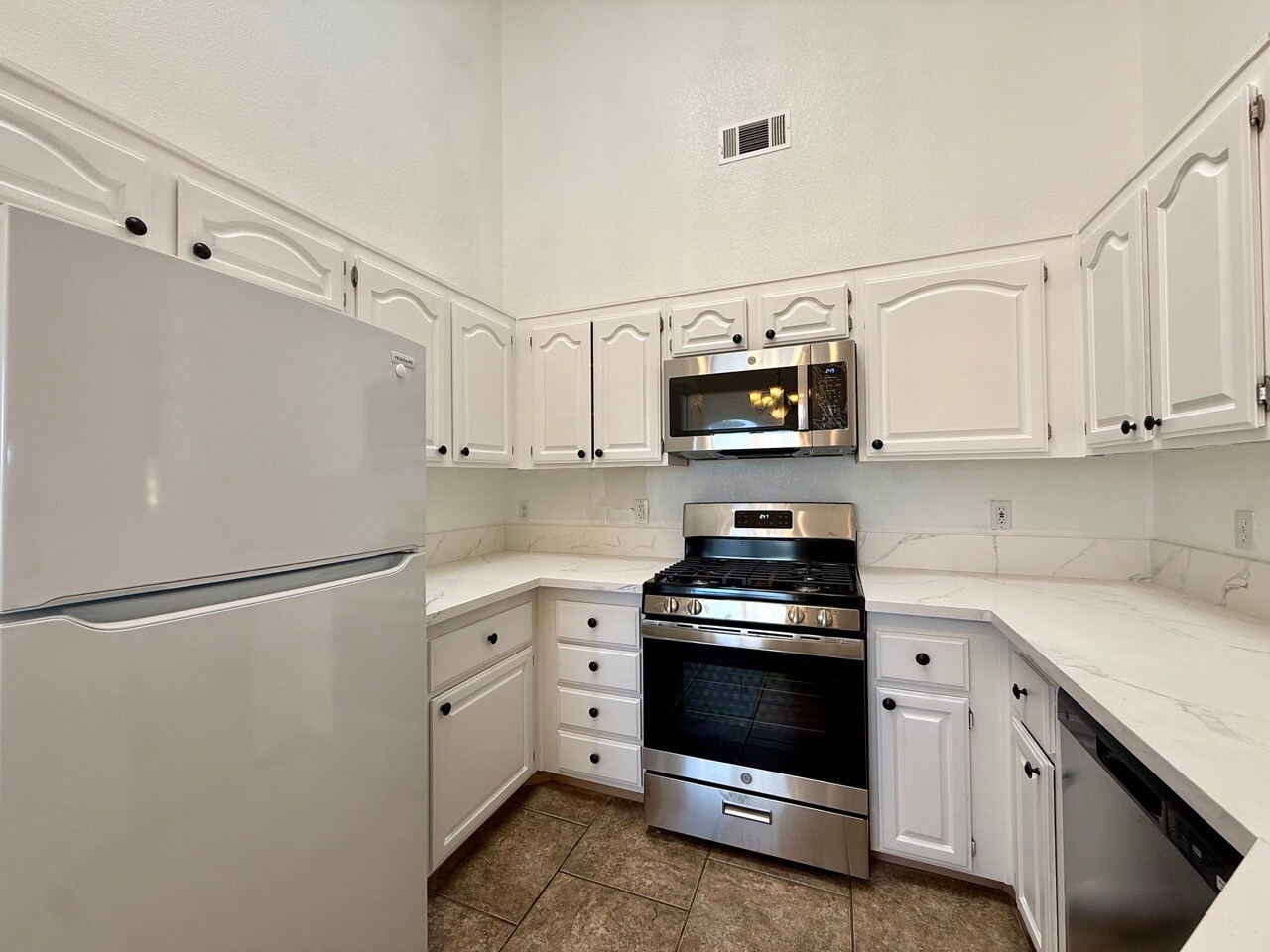 Building Photo - 3320 S Fort Apache Rd