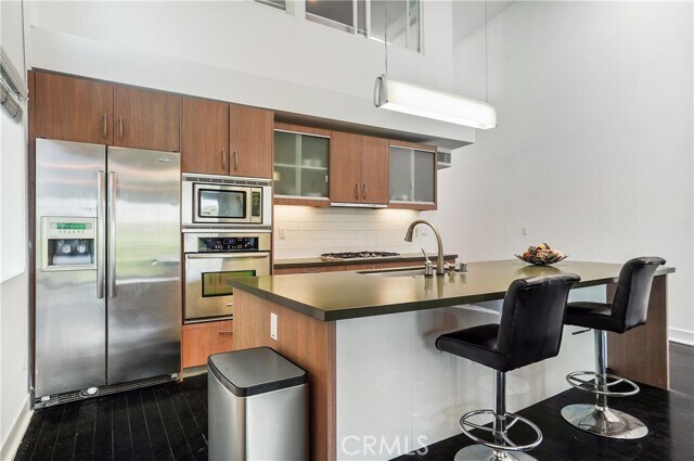 Building Photo - 12837 Moorpark St