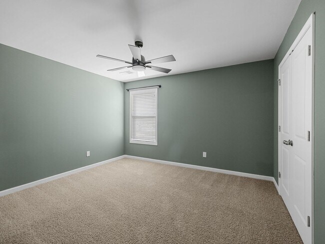 Building Photo - Beautiful 4 BR, 3.5 BA, 2 Car Garage Home ...