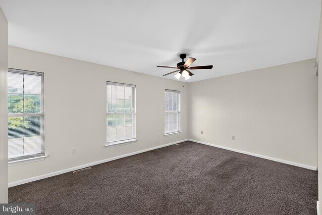 Building Photo - 137 Pointe Ridge Dr