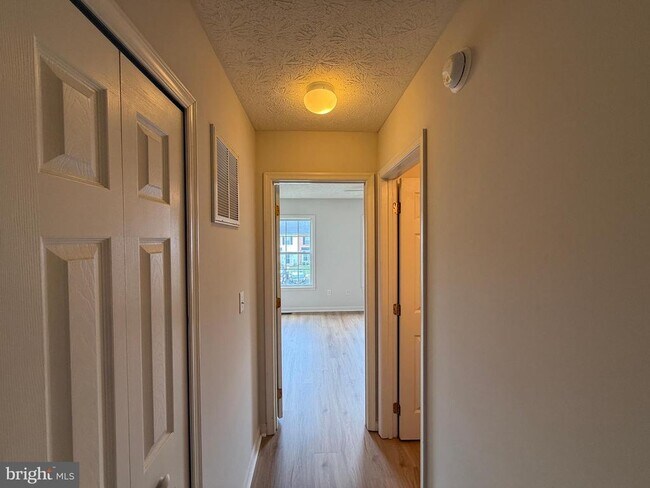 Building Photo - 10506 Boxmeer Ct
