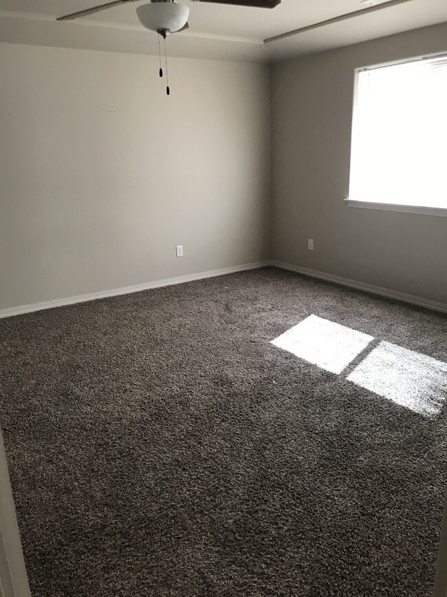 Building Photo - Beautiful Three Bedroom In Kennewick